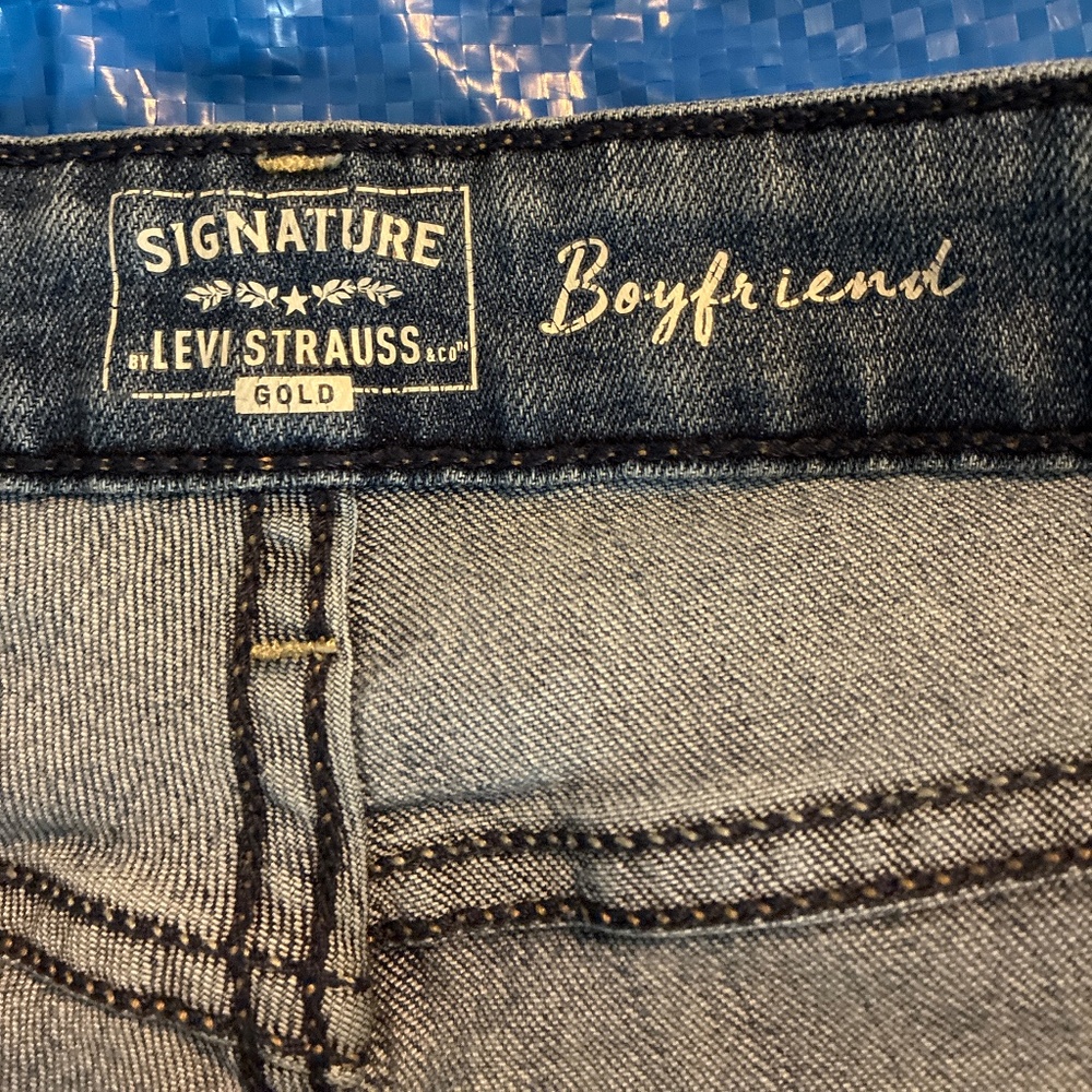 Levi’s distress led boyfriend jeans (size 27)